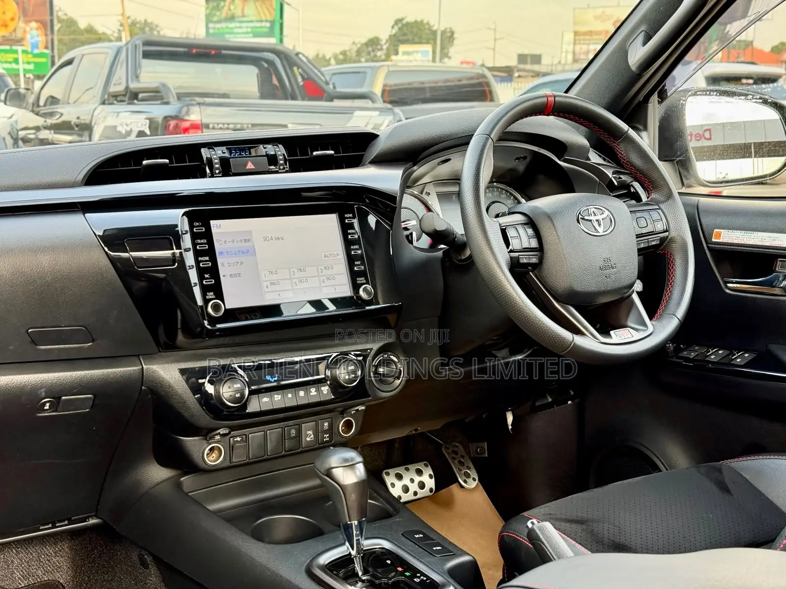 Toyota Hilux 2022 White