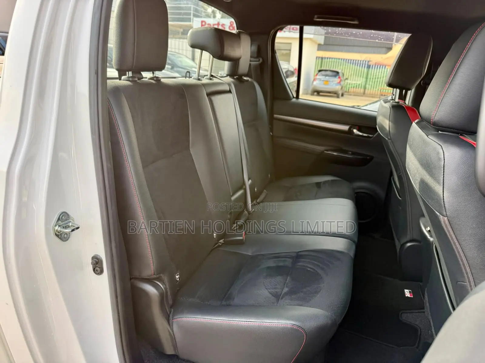 Toyota Hilux 2022 White