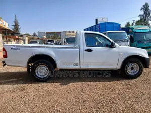 Isuzu D-MAX 2012 White