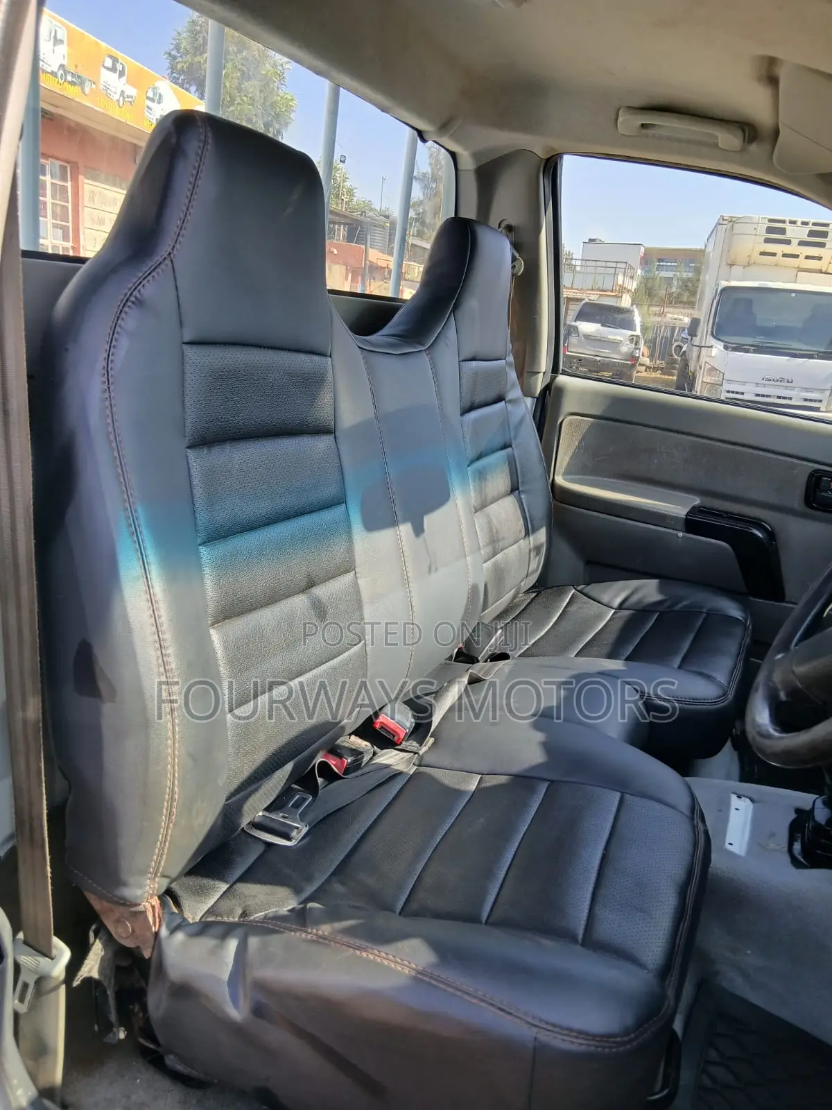 Isuzu D-MAX 2012 White