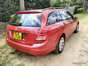 Mercedes-Benz C180 2012 Red