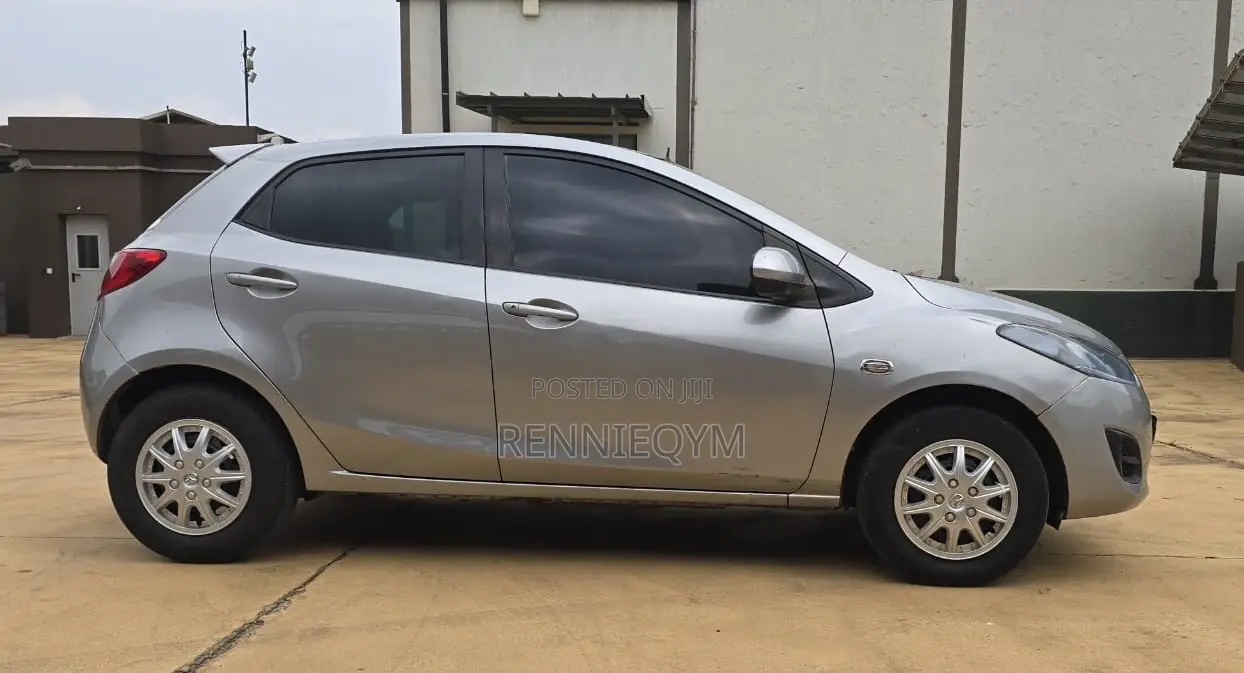 Mazda Demio 2012 Silver