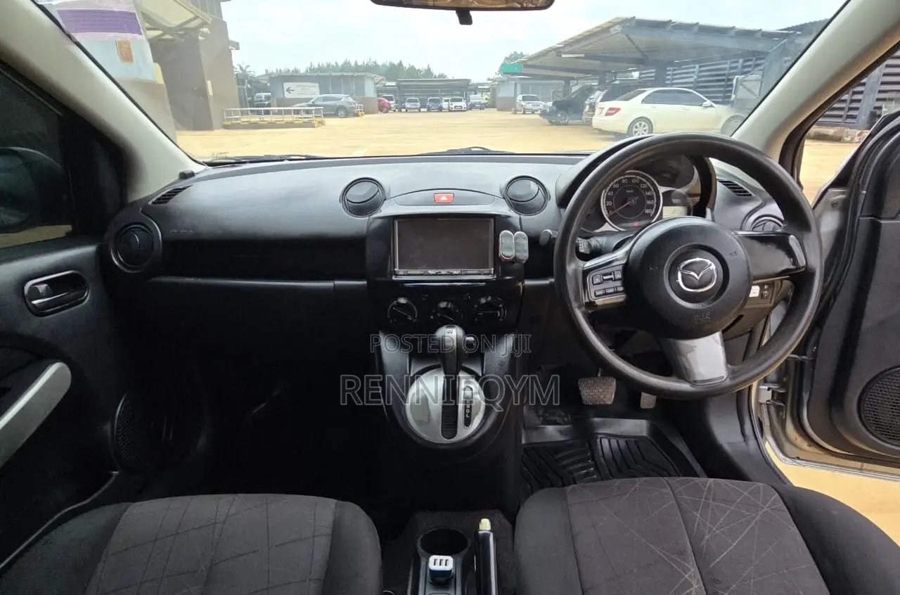 Mazda Demio 2012 Silver