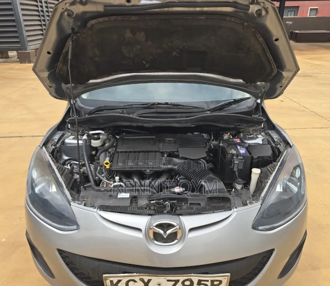 Mazda Demio 2012 Silver