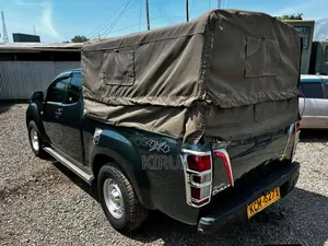 Isuzu D-MAX 2013 Green