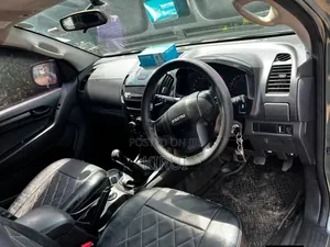 Isuzu D-MAX 2013 Green