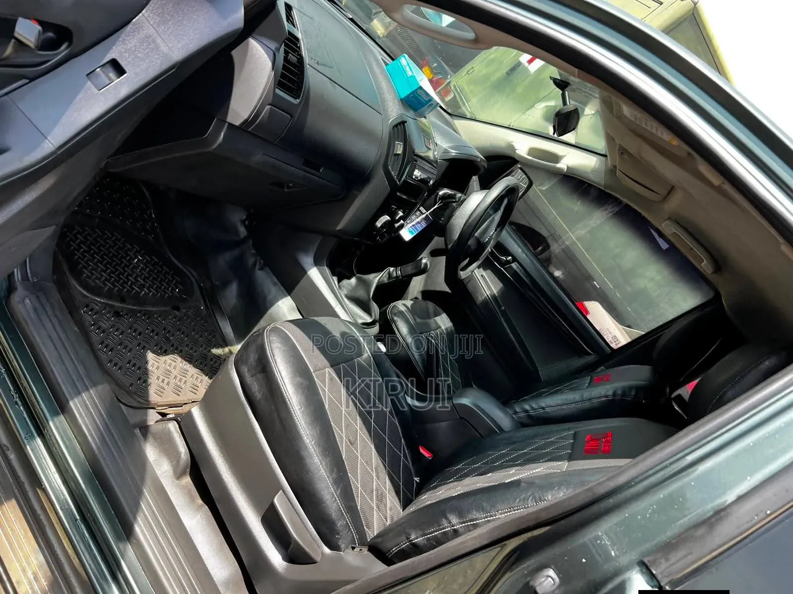 Isuzu D-MAX 2013 Green