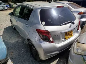 Toyota Vitz 2011 Silver