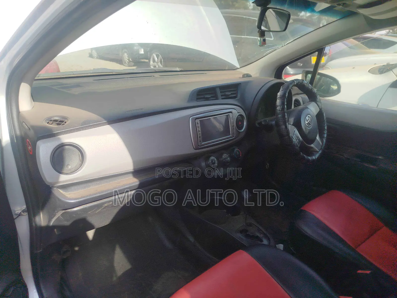 Toyota Vitz 2011 Silver