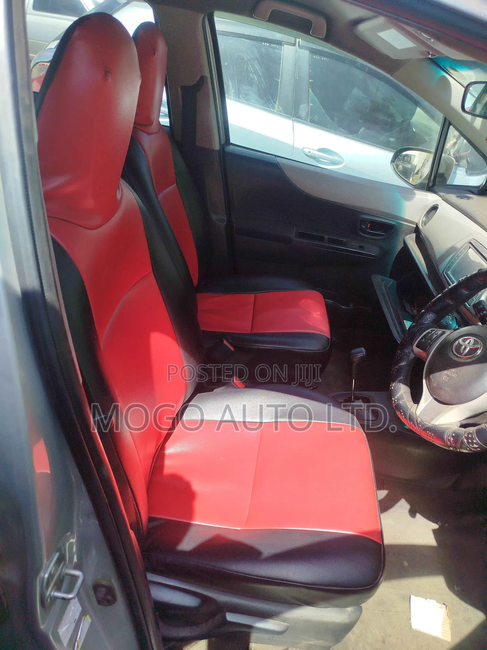 Toyota Vitz 2011 Silver
