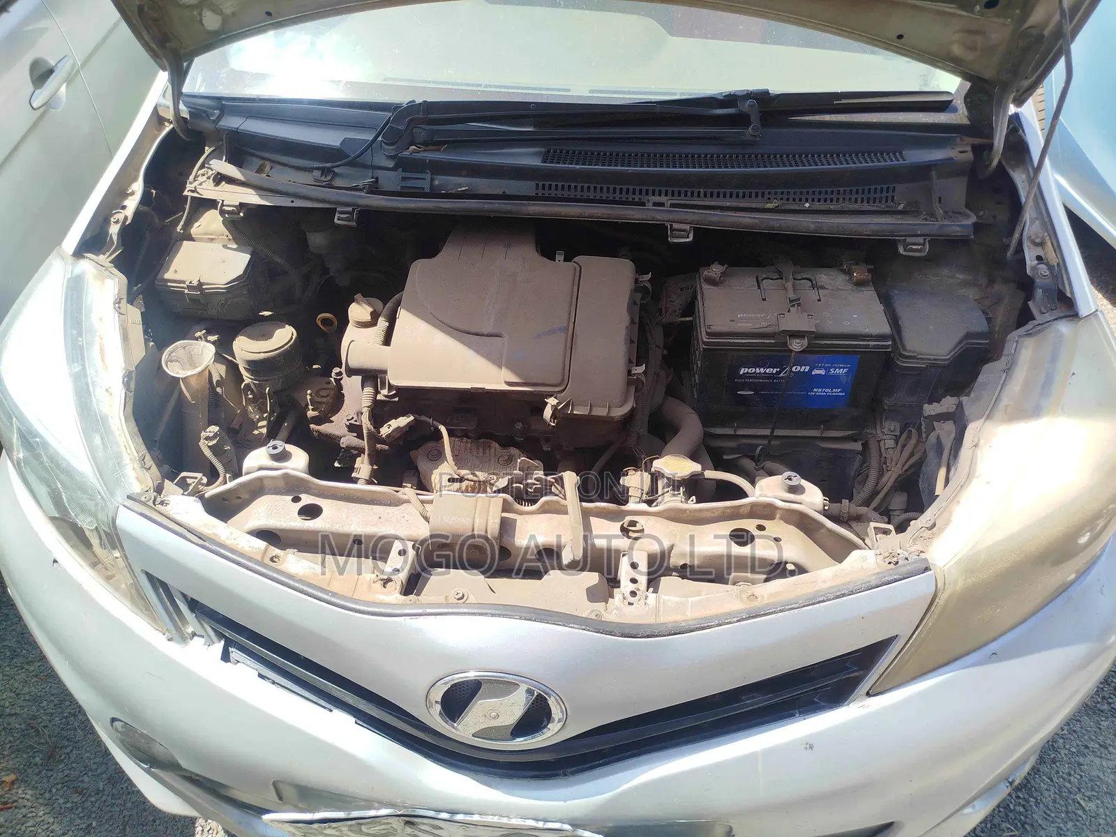 Toyota Vitz 2011 Silver