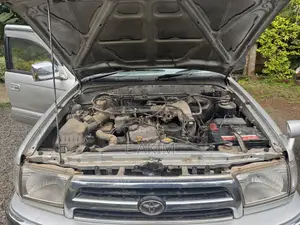Toyota Hilux Surf 2.7 SSR 2000 Gray