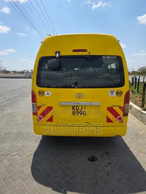 Toyota Grand HiAce 2014 Yellow