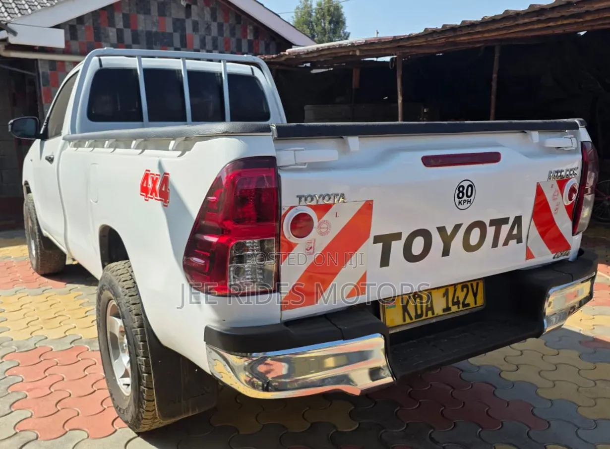 Toyota Hilux 2019 White