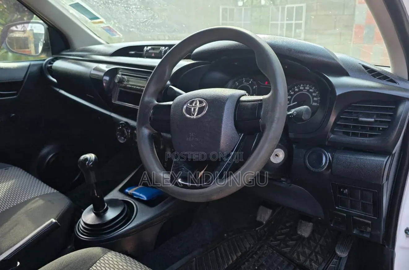 Toyota Hilux 2019 White