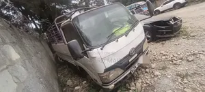 Toyota Dyna 4d 2015 White