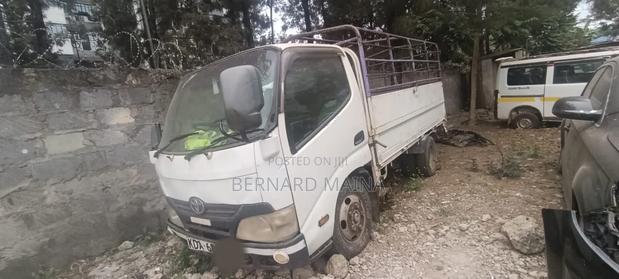 Toyota Dyna 4d 2015 White - thumbnail 2