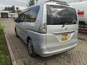 Nissan Serena 2015 Silver