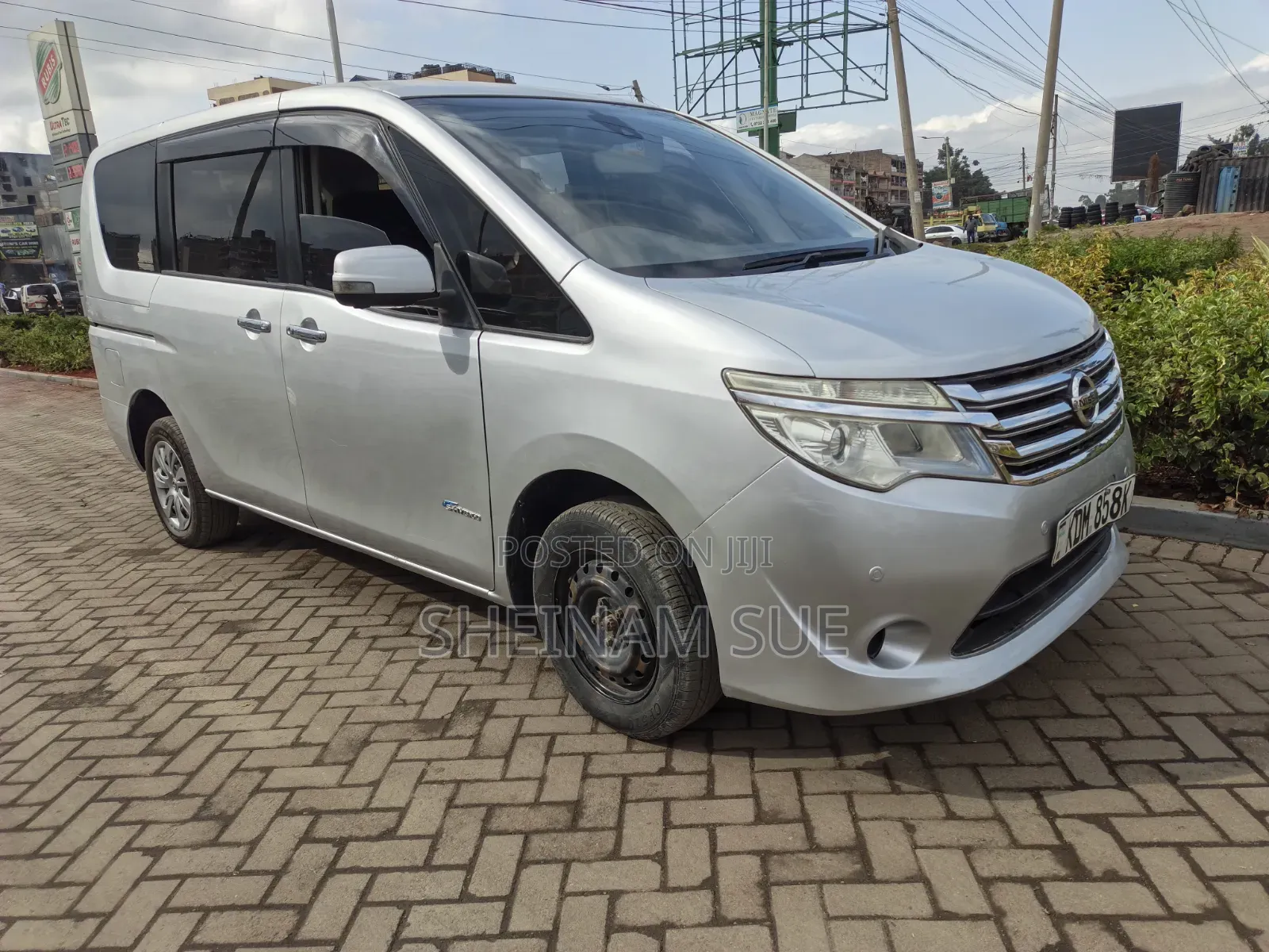 Nissan Serena 2015 Silver