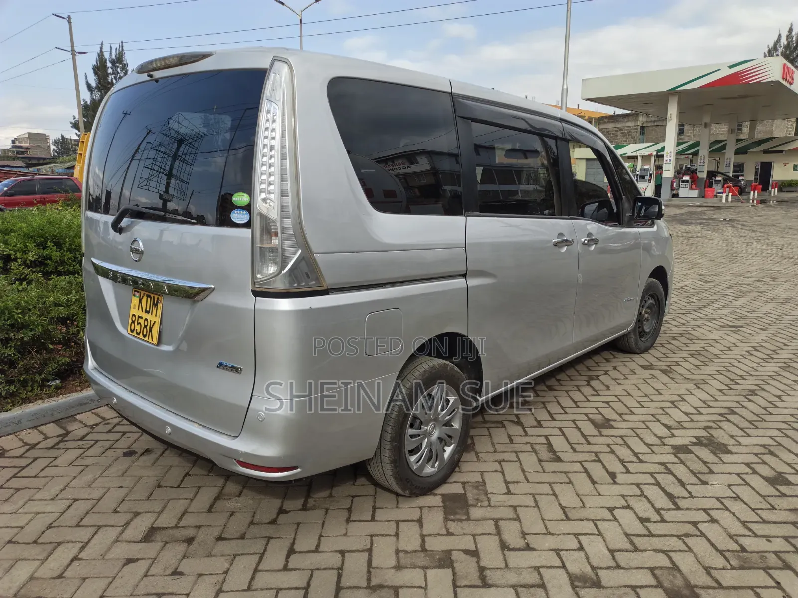 Nissan Serena 2015 Silver