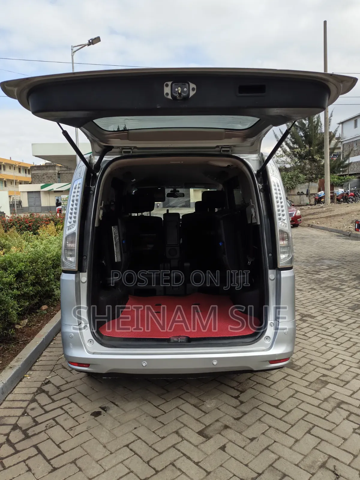 Nissan Serena 2015 Silver