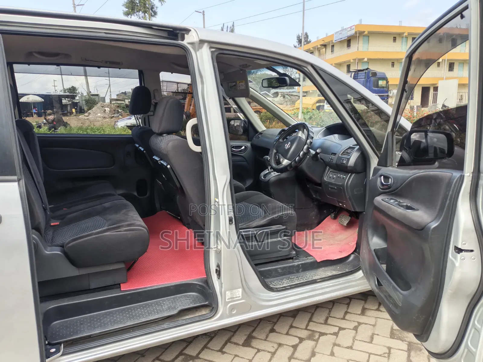 Nissan Serena 2015 Silver