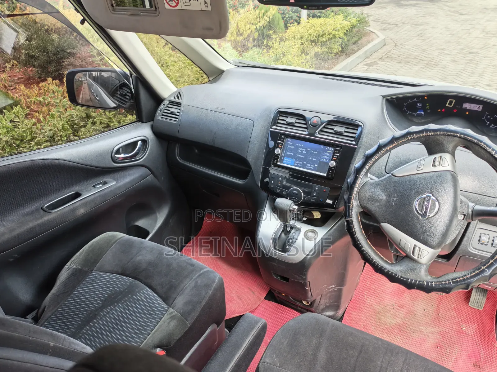 Nissan Serena 2015 Silver