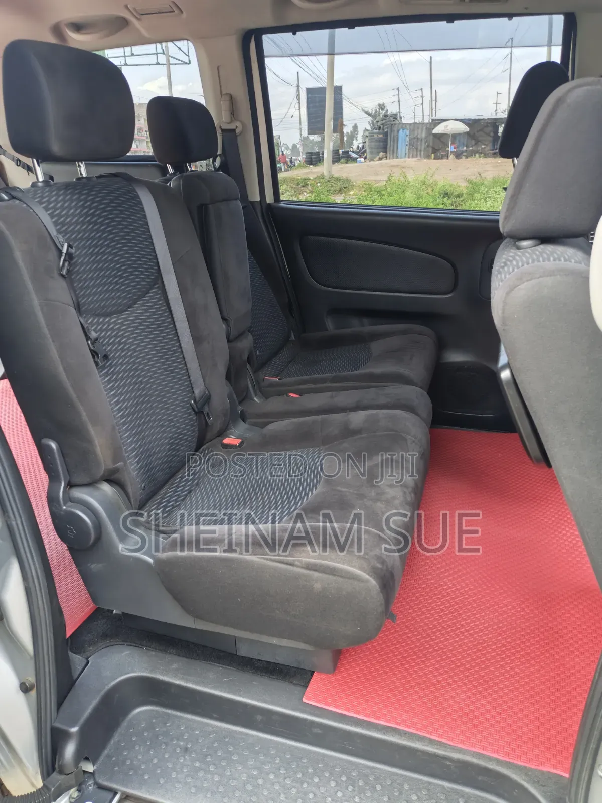 Nissan Serena 2015 Silver