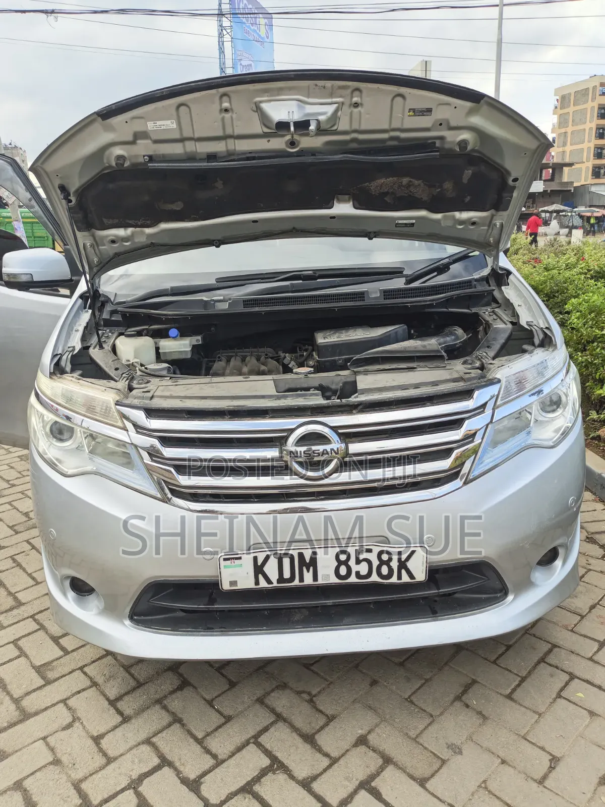 Nissan Serena 2015 Silver