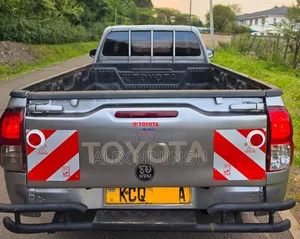 Toyota Hilux 2018 Silver