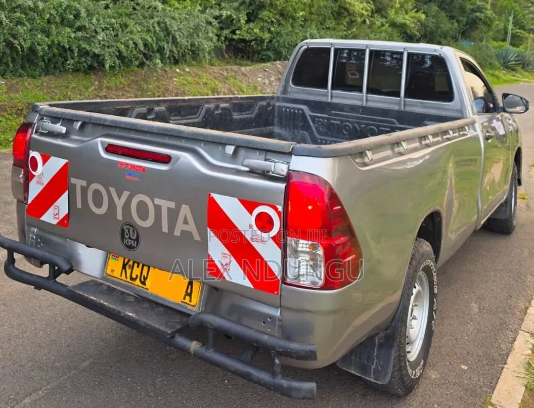Toyota Hilux 2018 Silver