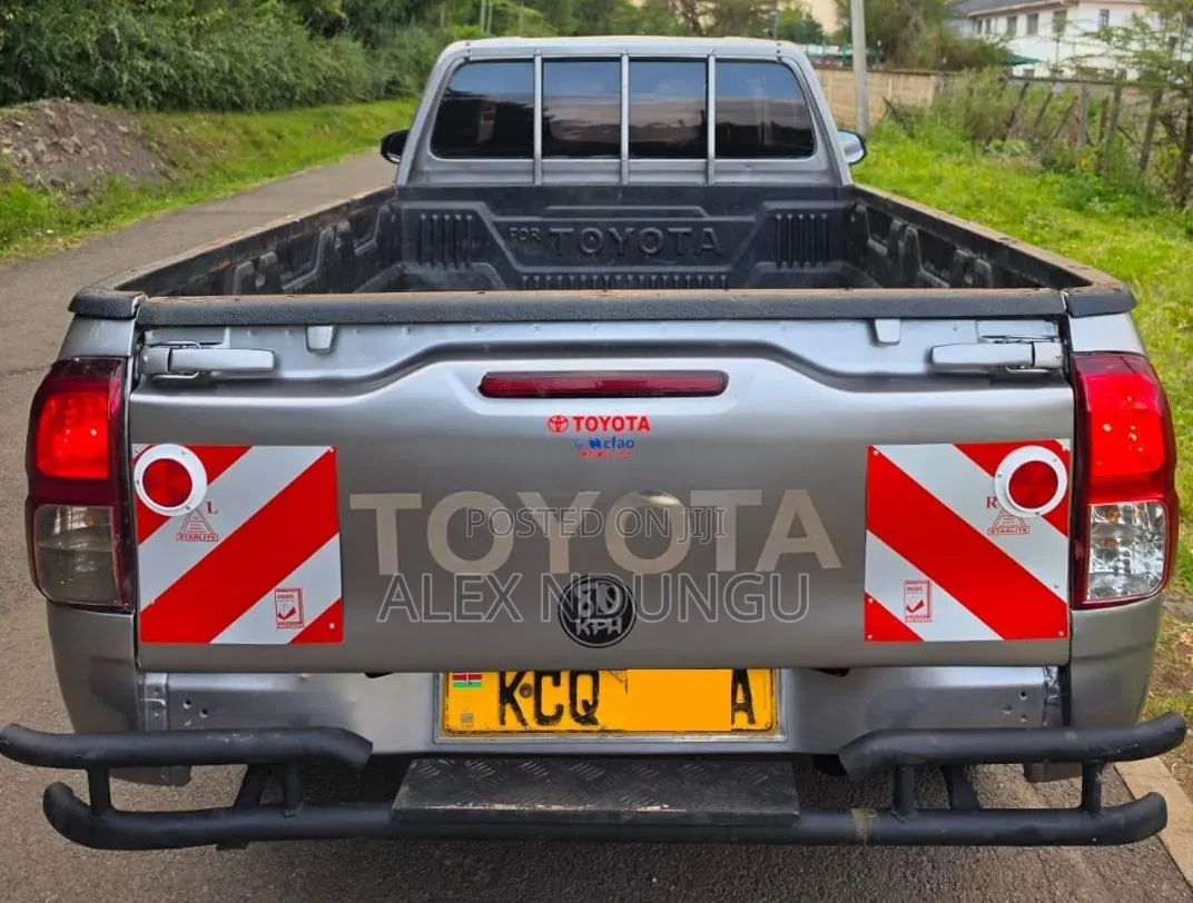 Toyota Hilux 2018 Silver
