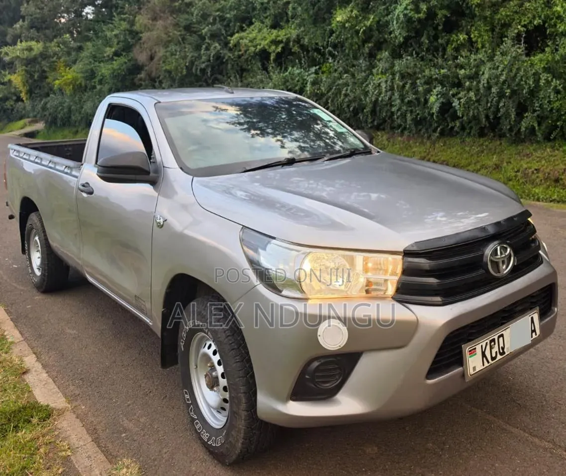 Toyota Hilux 2018 Silver