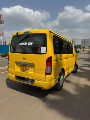 Toyota HiAce 2016 Yellow