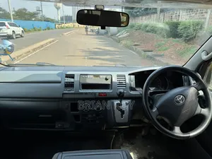 Toyota HiAce 2016 Yellow