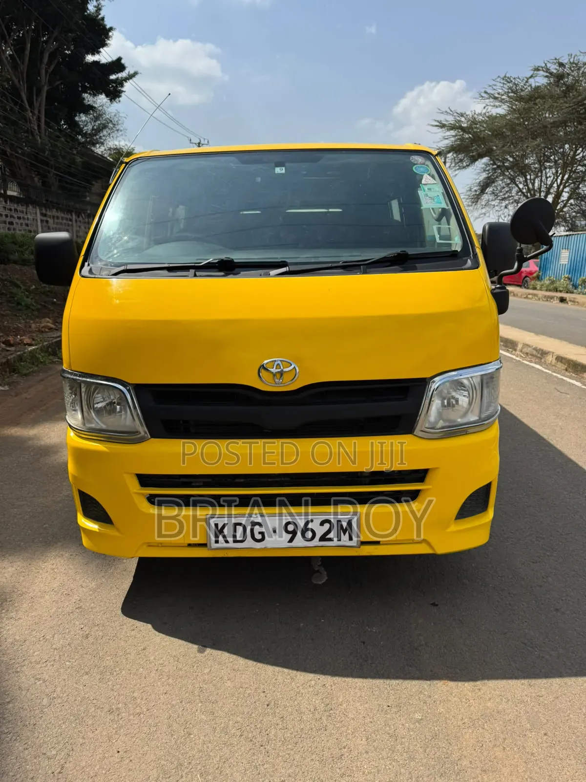 Toyota HiAce 2016 Yellow