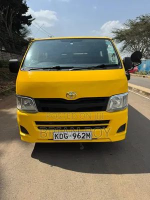 Toyota HiAce 2016 Yellow