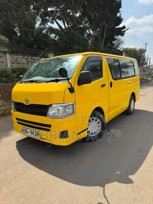 Toyota HiAce 2016 Yellow