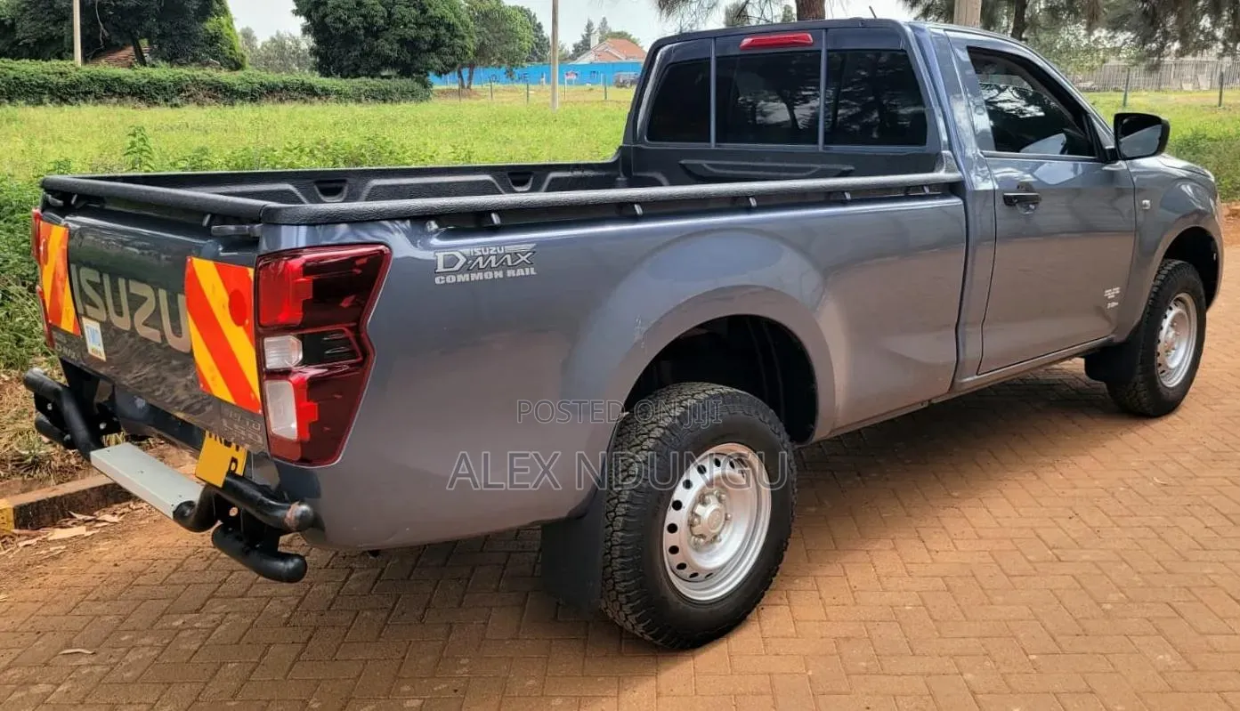 Isuzu D-MAX 2025 Silver