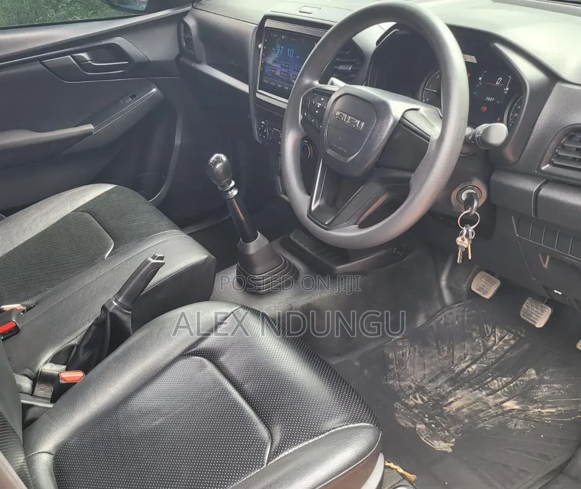 Isuzu D-MAX 2025 Silver