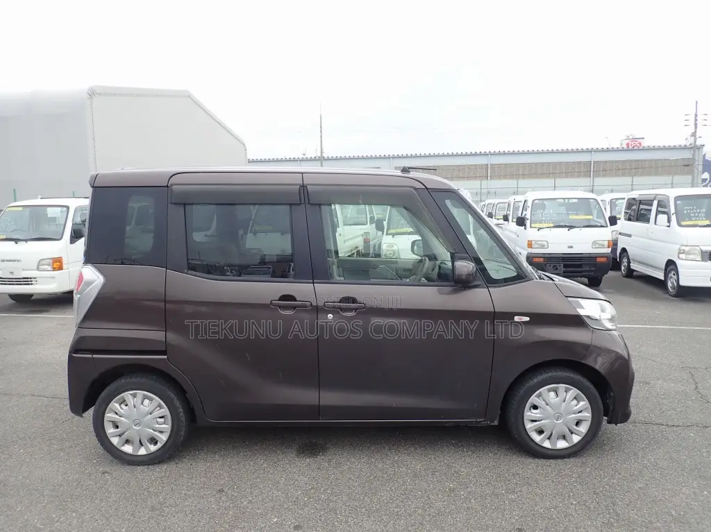 Nissan Dayz Roox 2019 Brown