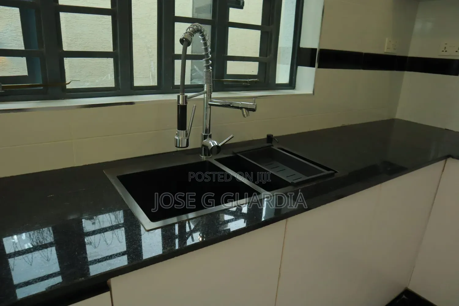 3bdrm House in Kagaa Estate, Township G for sale