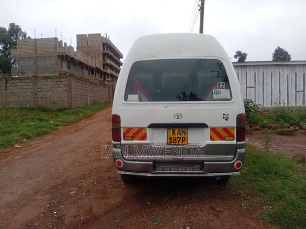 Toyota HiAce 1993 White - thumbnail 2