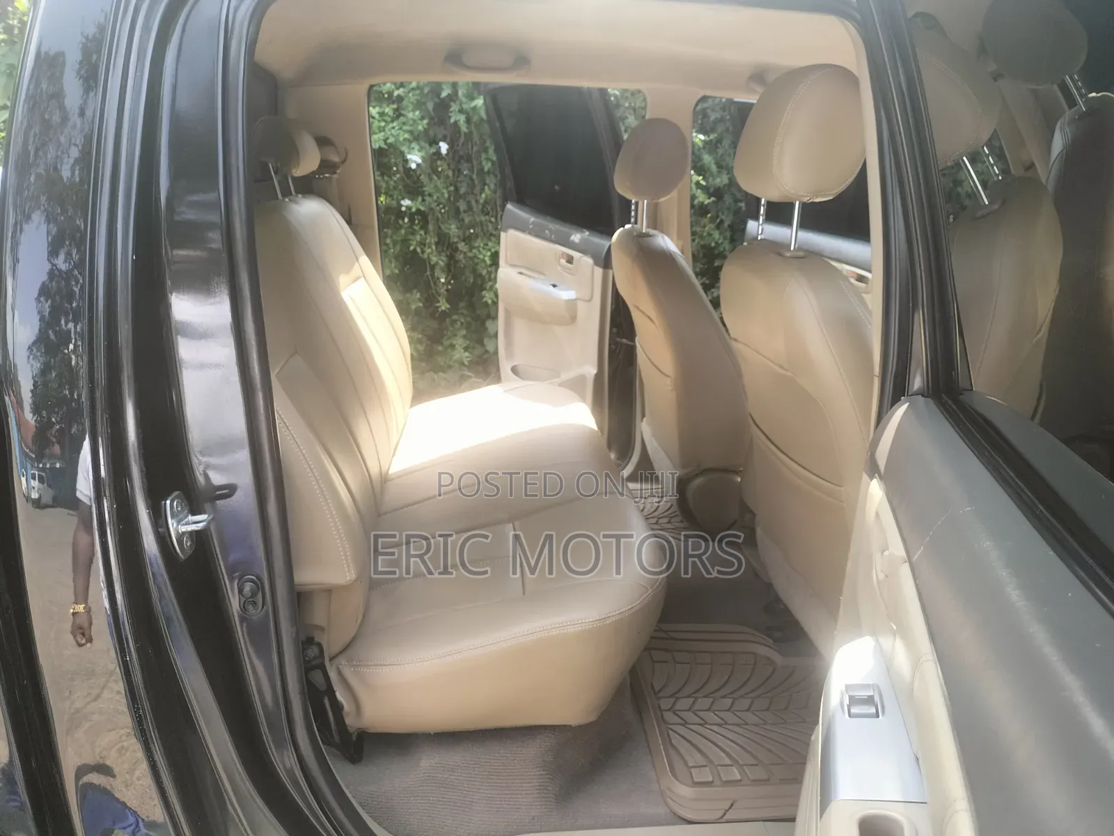 Toyota Hilux 2013 Black