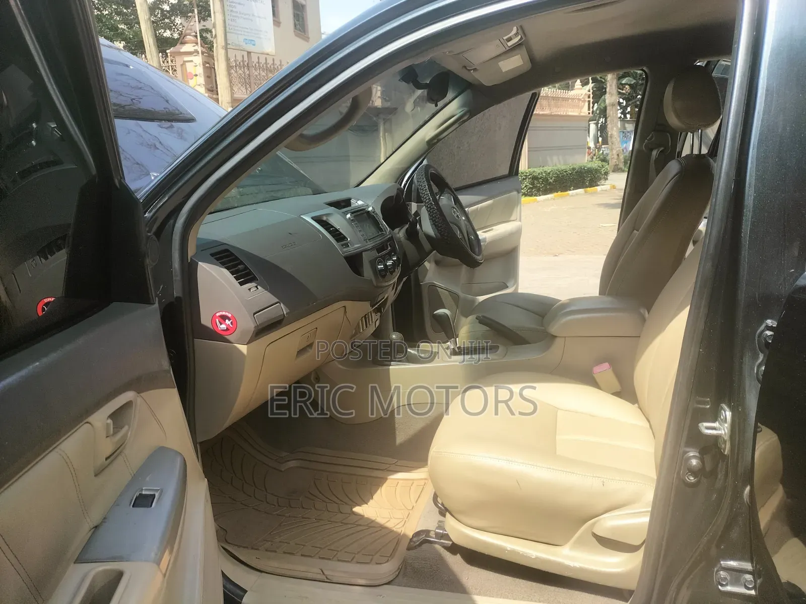 Toyota Hilux 2013 Black