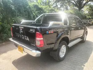 Toyota Hilux 2013 Black