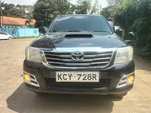 Toyota Hilux 2013 Black