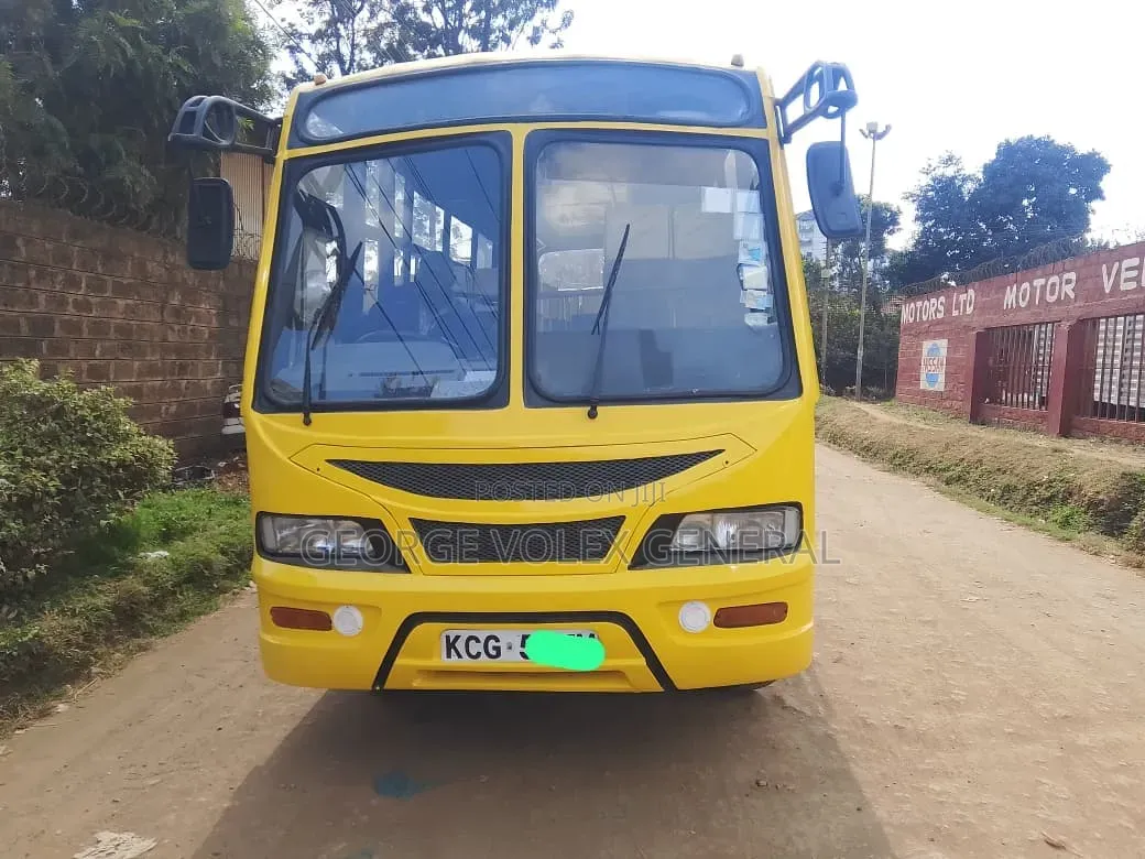 Isuzu Std 2815 2013 Yellow