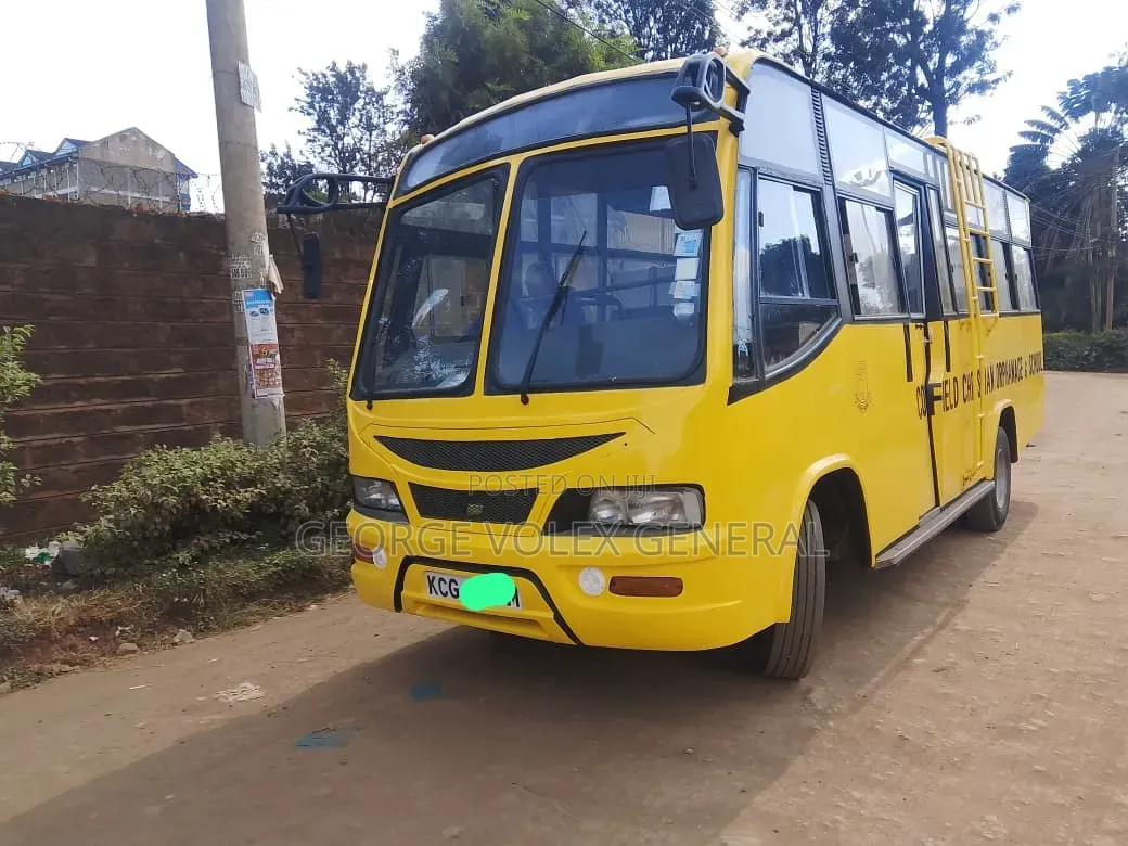 Isuzu Std 2815 2013 Yellow