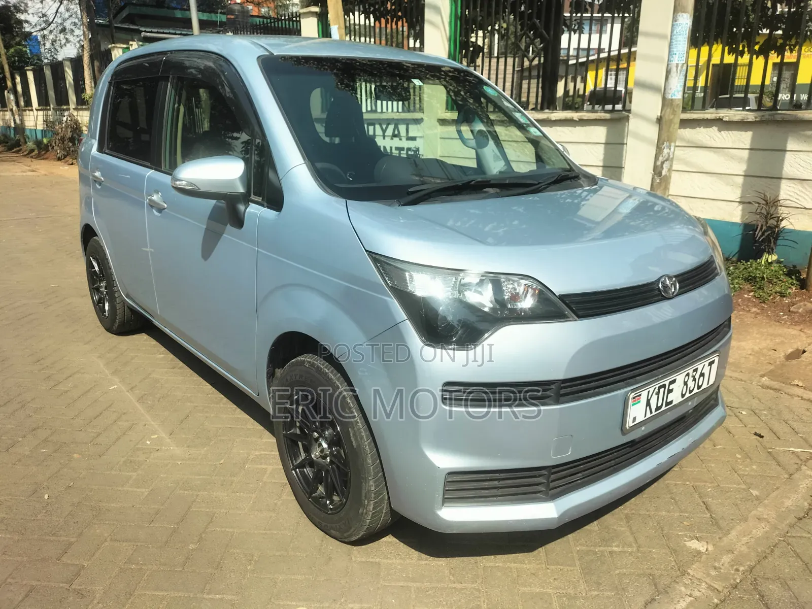Toyota Spade 2014 Blue